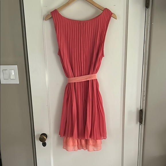 Pink Sleeveless Mini Sundress for Casual Occasions - Picture 3 of 6